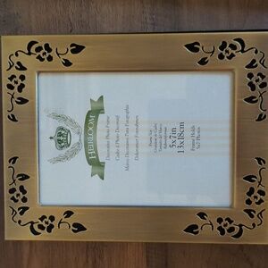 *HEIRLOOM Frame Brushed Brass Stencil Vine Design Table Top 5 x 7 - NWT